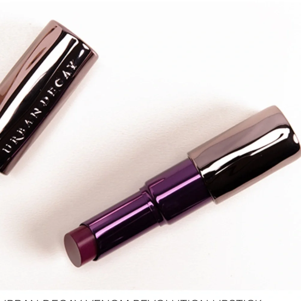 Urban Decay Revolution Lipstick Venom Berry Red Shimmer NWOB